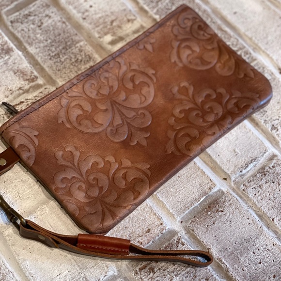 Cowhide Wristlet Clutch with Zipper Embossed print with detachable strap browns - Picture 6 of 13